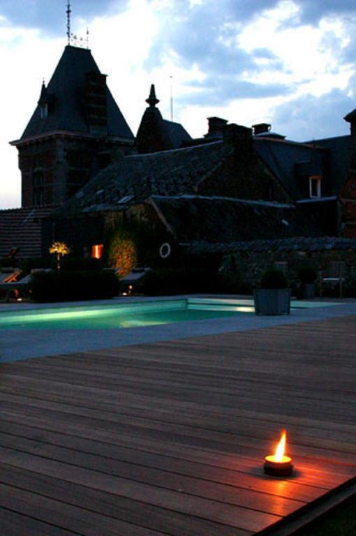 Отель Le Castel Fosses-La-Ville Экстерьер фото